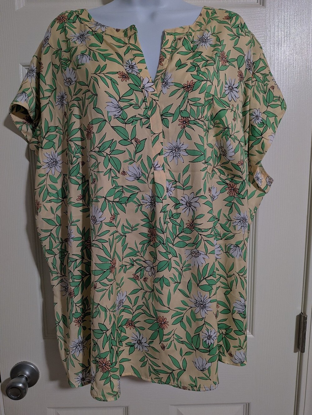 NWT Liz Claiborne 3X Yellow Green Floral Blouse